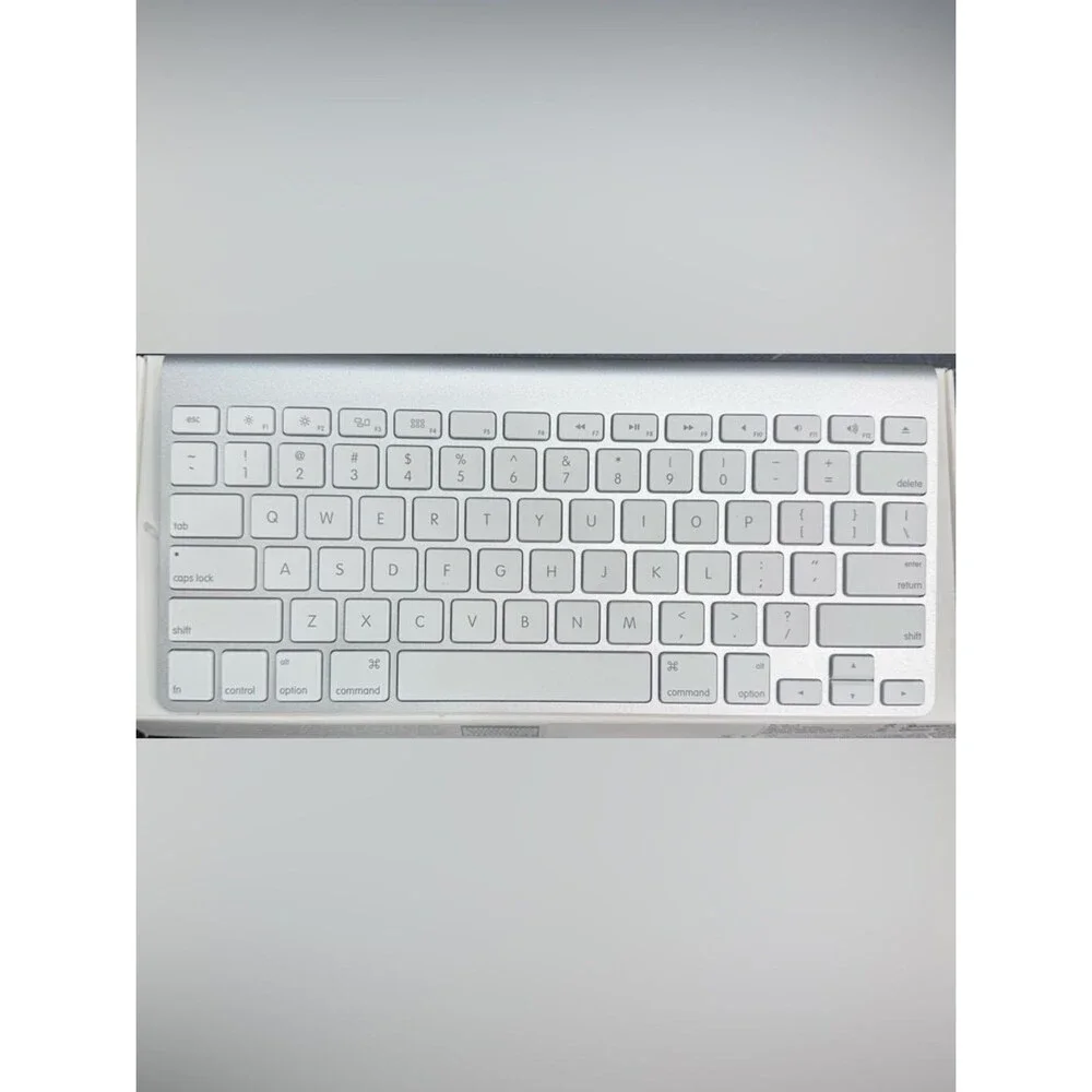 Apple Wireless Keyboard 1st Gen A1314 Bluetooth Aluminum Open Box